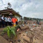 Di Tengah Pencarian Korban, Wapres Datangi Lokasi Longsor Bandung Barat