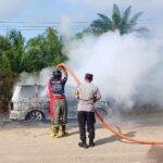 Bering Roda Depan Rusak dan Keluarkan Percikan Api , Mobil di Entikong Ludes Terbakar