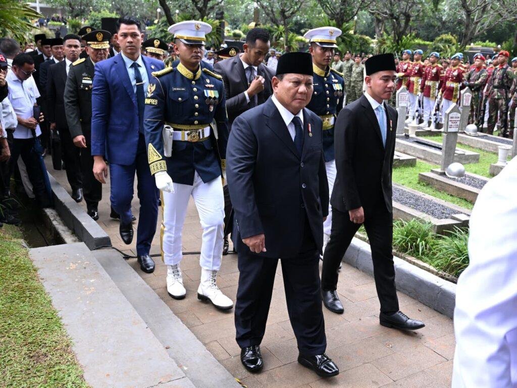 Wapres ke-6 RI Tutup Usia, Prabowo Pimpin Pemakaman di Makam Pahlawan Kalibata