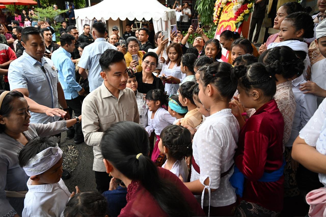 Hadiri Rakernas Peradah, Gibran Ingatkan Pemuda Tak Bergantung pada AI