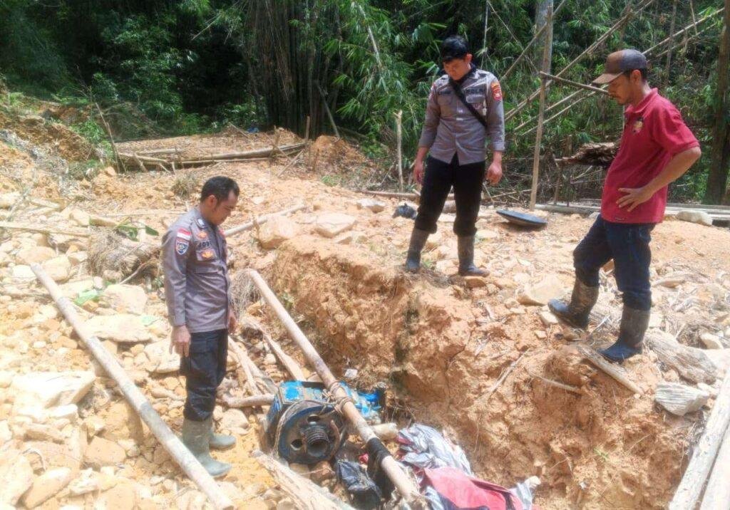 Penertiban PETI di Entikong, Mesin Dompeng Dimusnahkan