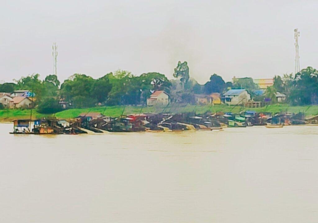 Aktivitas PETI di Sungai Kapuas Sintang Terlihat Terang-Terangan