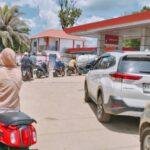Kios BBM Kosong, SPBU Jadi Lautan Antrean di Sanggau