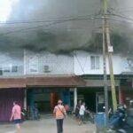 Sore Ini Mencekam, Kebakaran Hebat Guncang Pasar Sosok Sanggau