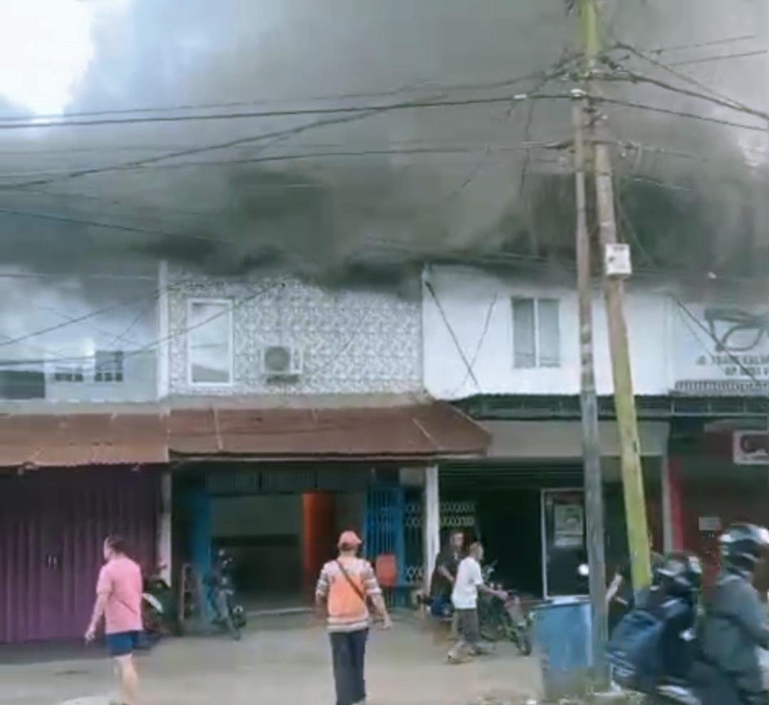 Sore Ini Mencekam, Kebakaran Hebat Guncang Pasar Sosok Sanggau 1 Sore Ini Mencekam, Kebakaran Hebat Guncang Pasar Sosok Sanggau