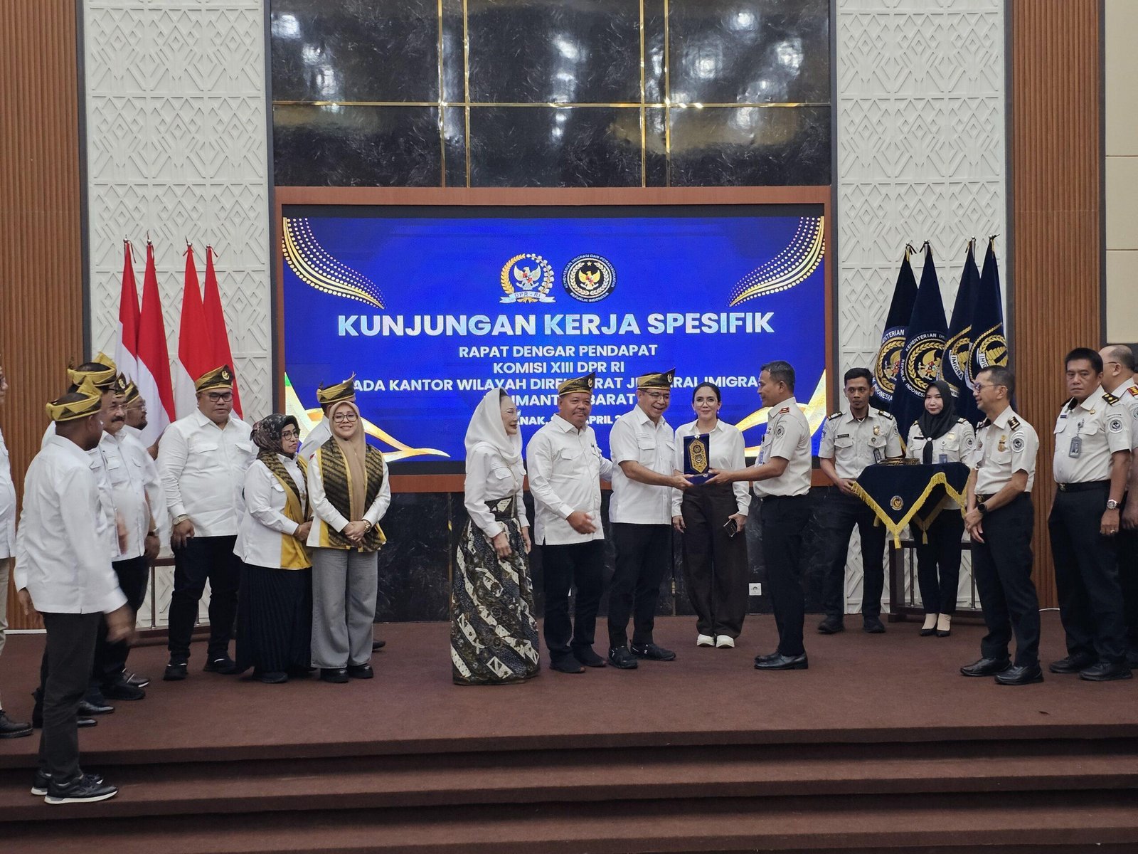 Jalur Tikus Masih Marak, DPR Soroti Pengawasan Perbatasan Kalbar 1 Jalur Tikus Masih Marak, DPR Soroti Pengawasan Perbatasan Kalbar