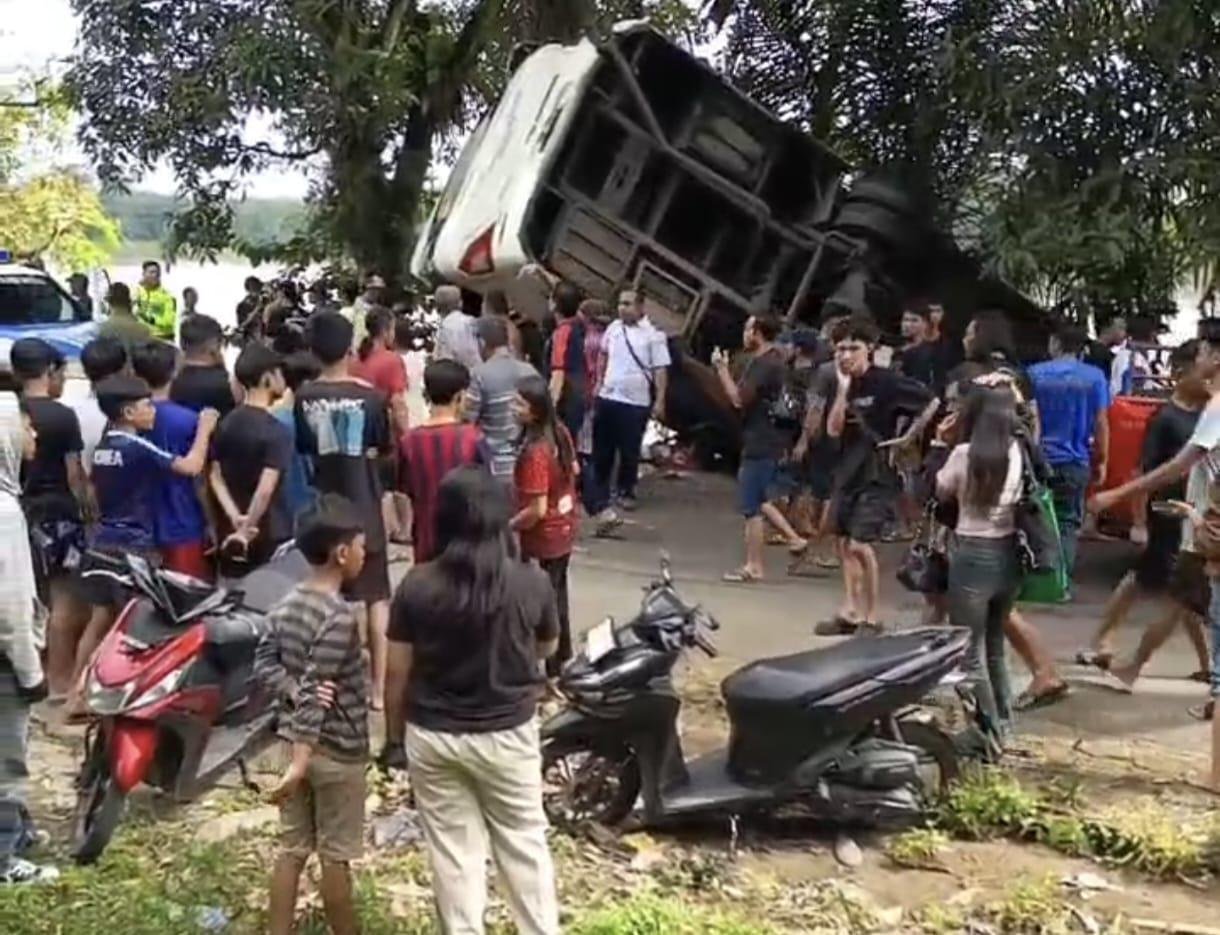 BREAKING NEWS! Kecelakaan Bus di Sanggau, Korban Berjatuhan