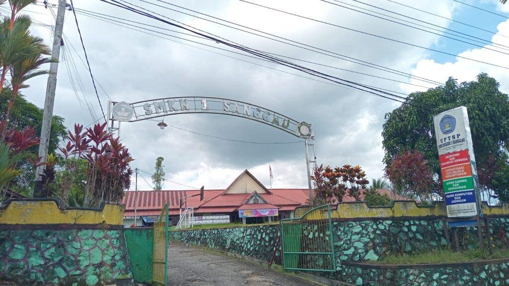 SMKN 1 Sanggau Tetap Bela Hak Pendidikan Siswa, Meski Bersetatus Terdakwa