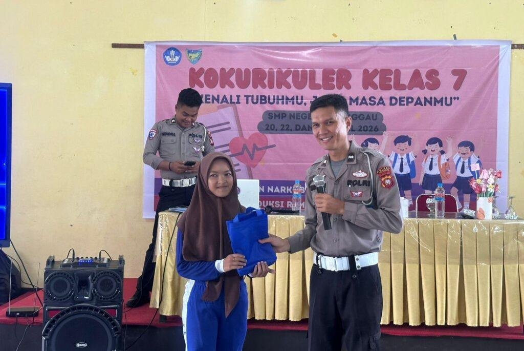 Polisi Goes To School di Sanggau, Siswa Diajar Arti Lampu Merah dan Rambu