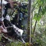 Detik-Detik Warga Temukan Puing Helikopter di Hutan Sekadau, Ada Sosok Korban Terlihat 3 Detik-Detik Warga Temukan Puing Helikopter di Hutan Sekadau, Ada Sosok Korban Terlihat