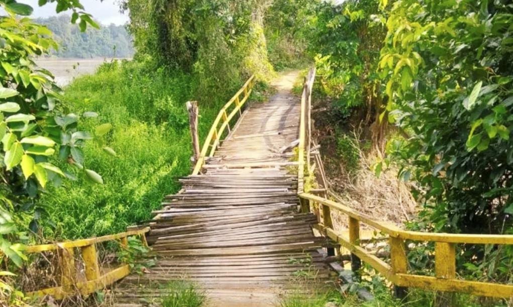 Jembatan di Desa Inggis, Sanggau Nyaris Roboh, Warga Waswas Setiap Melintas