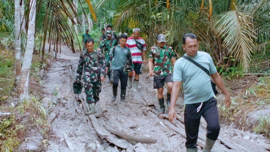 Buka Akses Antar Dusun, TMMD di Mempawah Bangun Jalan Desa di  Sepang Toho,