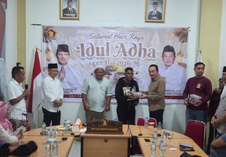 Gerindra Kalbar Qurban 60 Hewan, Disabilitas Ikut Terima Bantuan