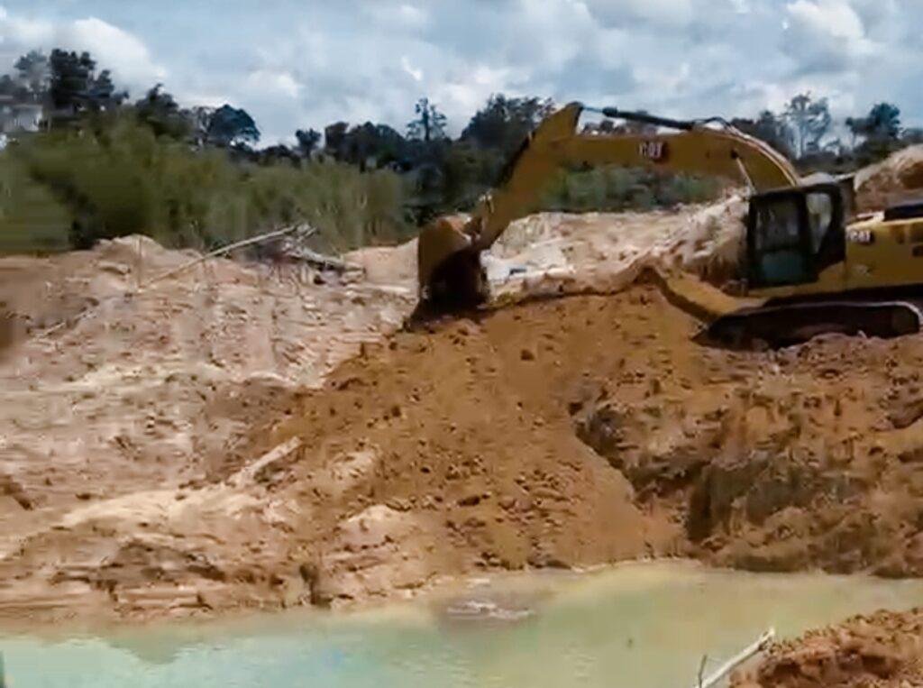 14 Ekskavator Beroperasi di Tambang Emas Ilegal Sungai Udang Tumbang Titi, Solar Subsidi Ikut Disuplai