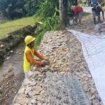 Pantauan Lapangan Bantah Narasi Negatif, Proyek Bronjong di Desa Semade Dinilai Berjalan Sesuai Tahapan