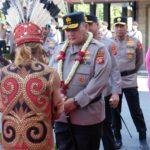 Kapolda Kalbar Baru Datang, Disambut Ritual Adat Khas Kalbar
