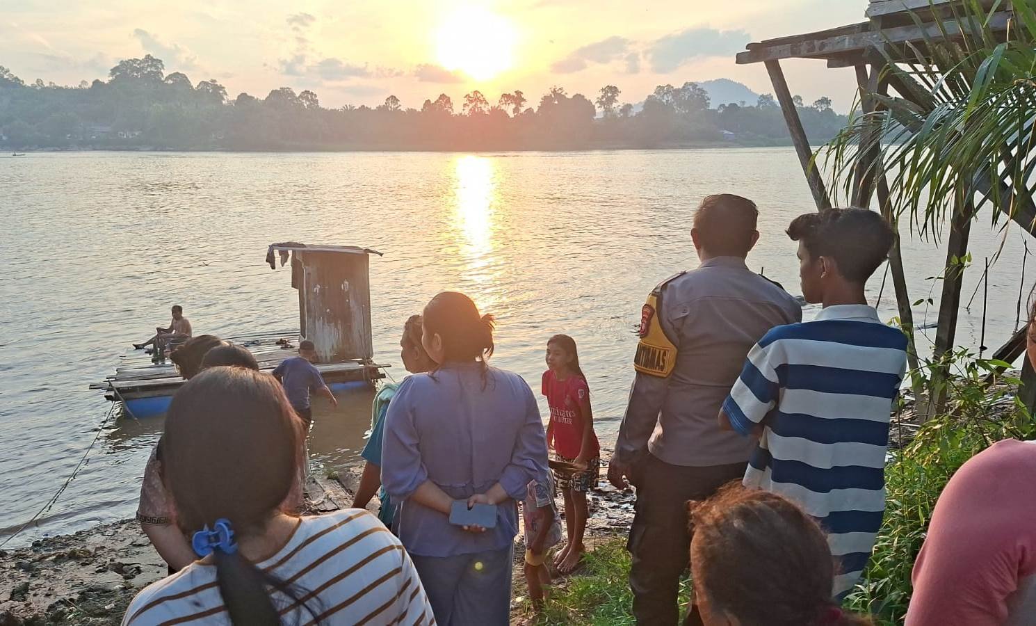 Warga Meliau Hilir Heboh, Perempuan Diduga Tenggelam di Sungai Kapuas