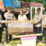 Aksi Humanis Kapolres Sanggau Tuai Pujian, Lansia Ini Tak Kuasa Menahan Haru