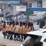 Sekolah Diliburkan karena Asap, Murid Justru Baris-Berbaris di Jalan Bodok