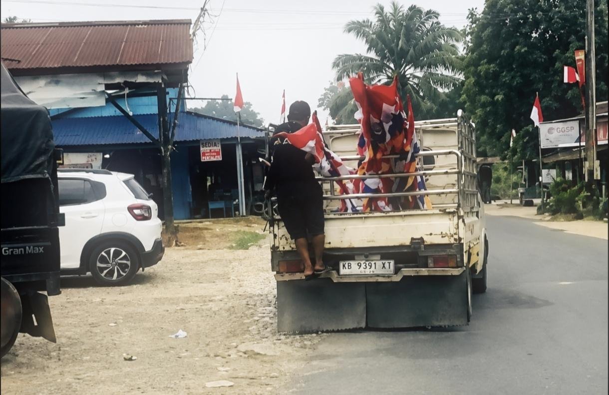Detik-Detik Tragis Perianto Warga Mempawah Jatuh Saat Pasang Bendera