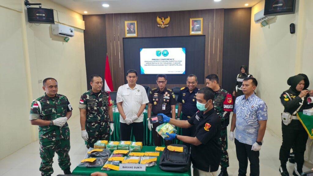 Korem 121/Abw Gagalkan Penyelundupan 5,269 Kg Sabu di Perbatasan RI-Malaysia, Dua Terduga Pelaku Diamankan
