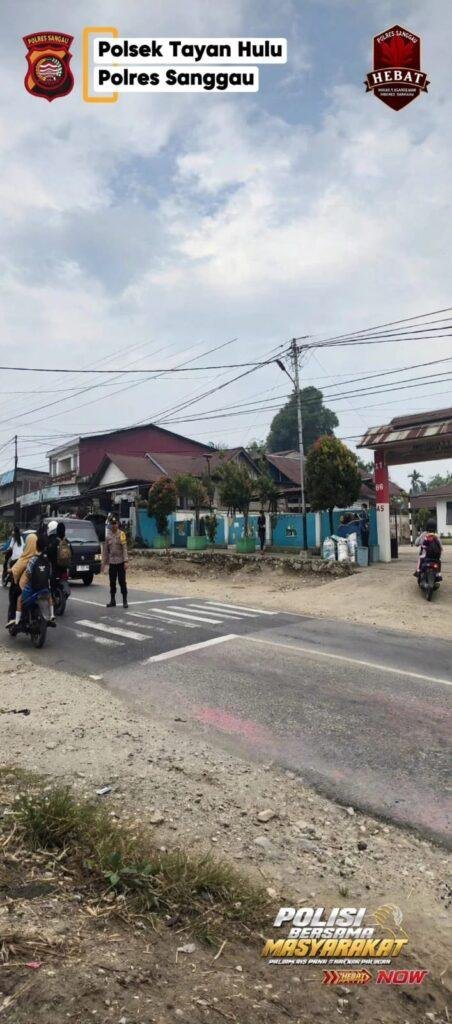 Polisi Hadir di Pagi Hari, Polsek Tayan Hulu Polres Sanggau Gelar Strong Point di Titik Rawan Macet dan Laka