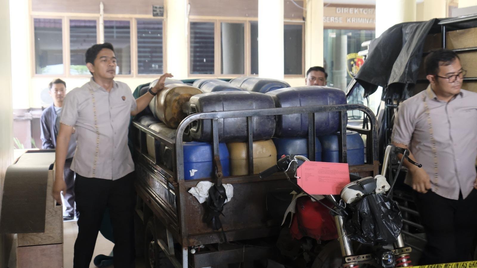 Polda Kalbar Ungkap 12 Kasus Penyalahgunaan Migas, 11 Tersangka Diamankan