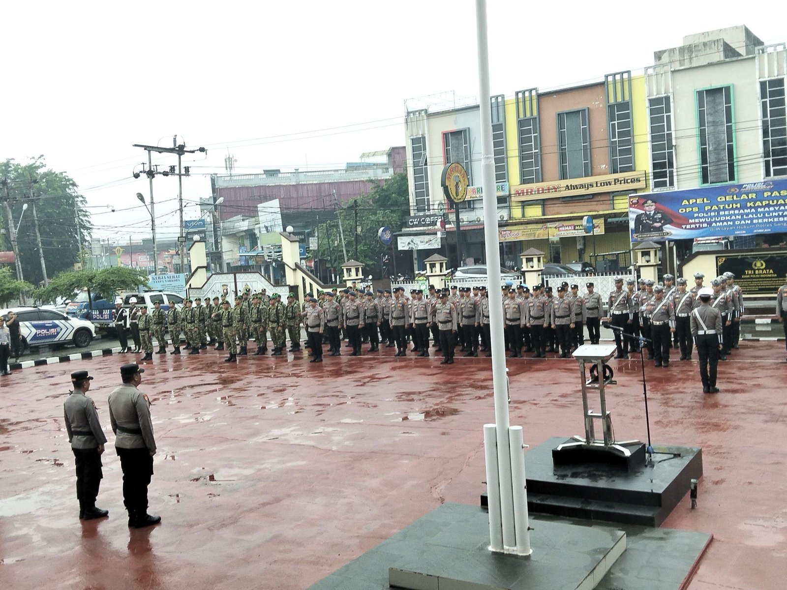 Sinergi TNI-Polri di Sanggau, Operasi Patuh Kapuas 2026 Sasar Kesadaran dan Keselamatan Berkendara