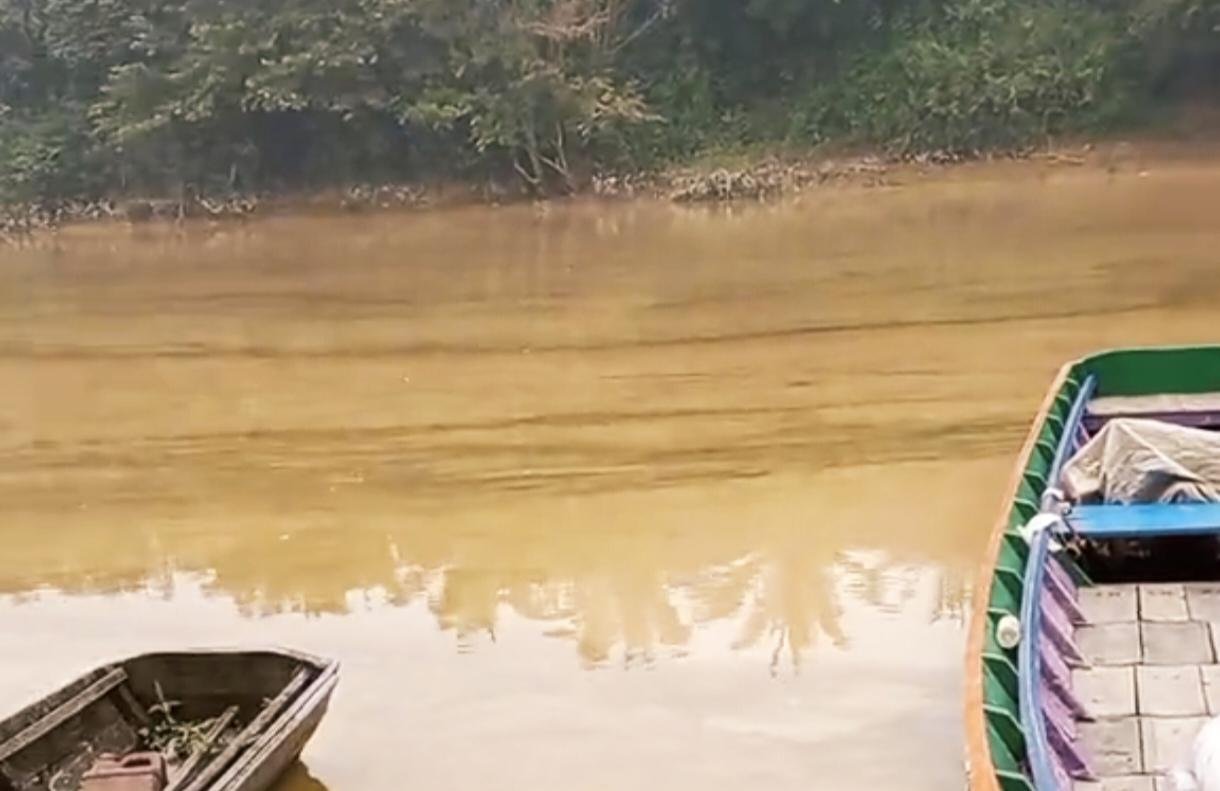 Warga Kuala Sengah Keluhkan Sungai Landak Tercemar Oli, Minta Polres Landak Tertibkan PETI di Hulu